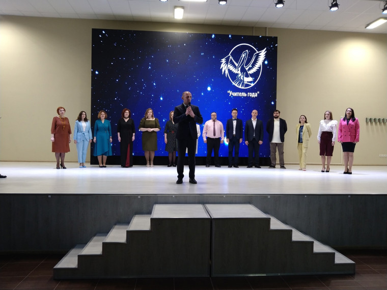 В школе N 58 города Курска прошла торжественная церемония награждения педагогов.